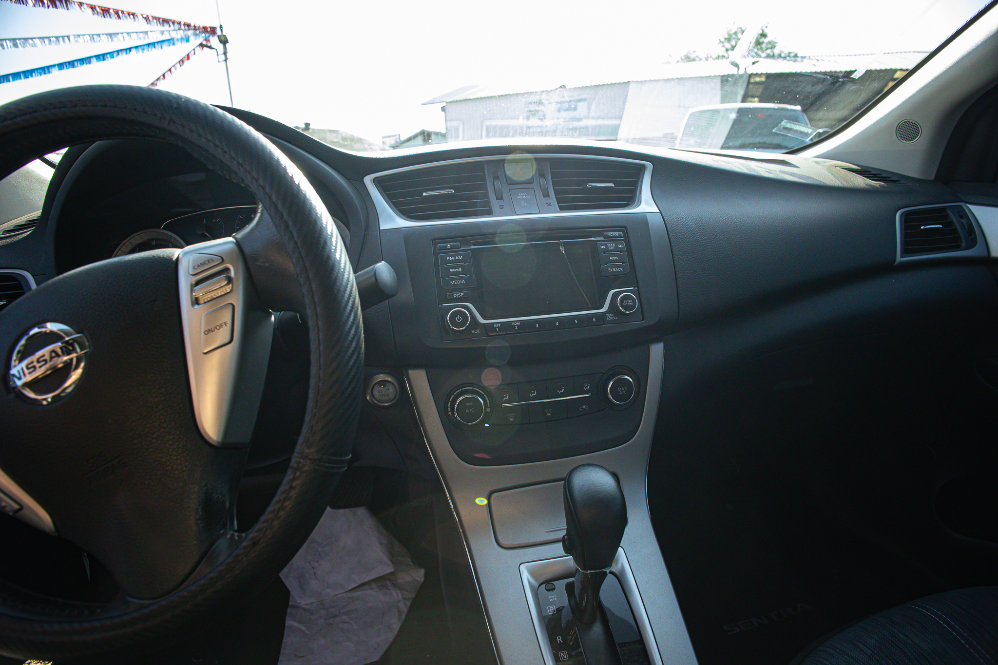 
								2015 Nissan Sentra full									