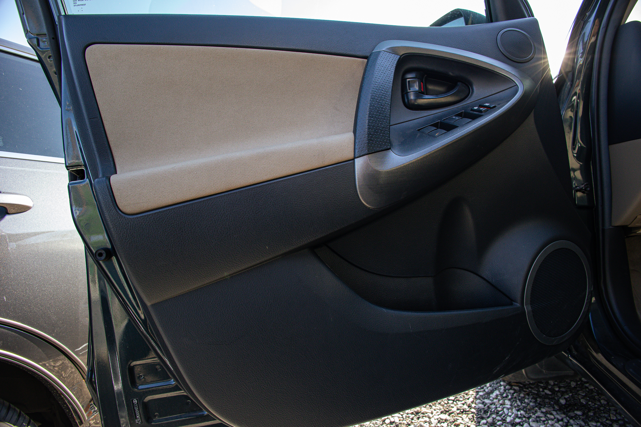 
								2012 Toyota RAV4 full									