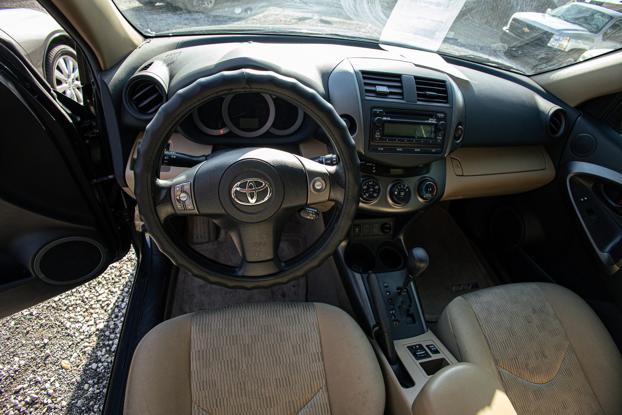 
								2012 Toyota RAV4 full									
