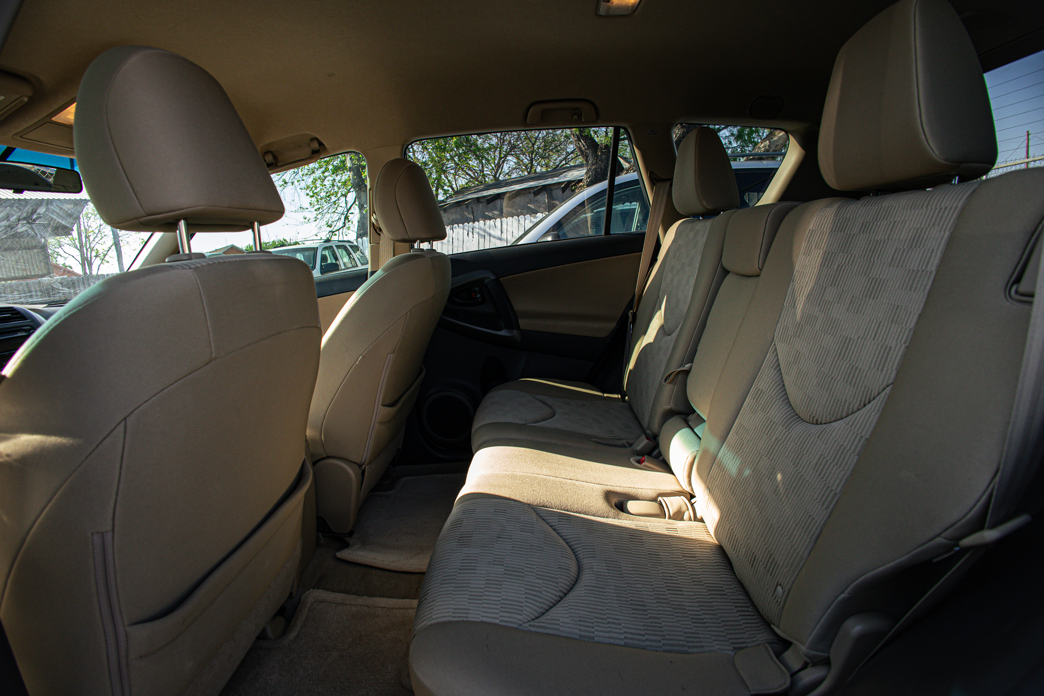 
								2012 Toyota RAV4 full									
