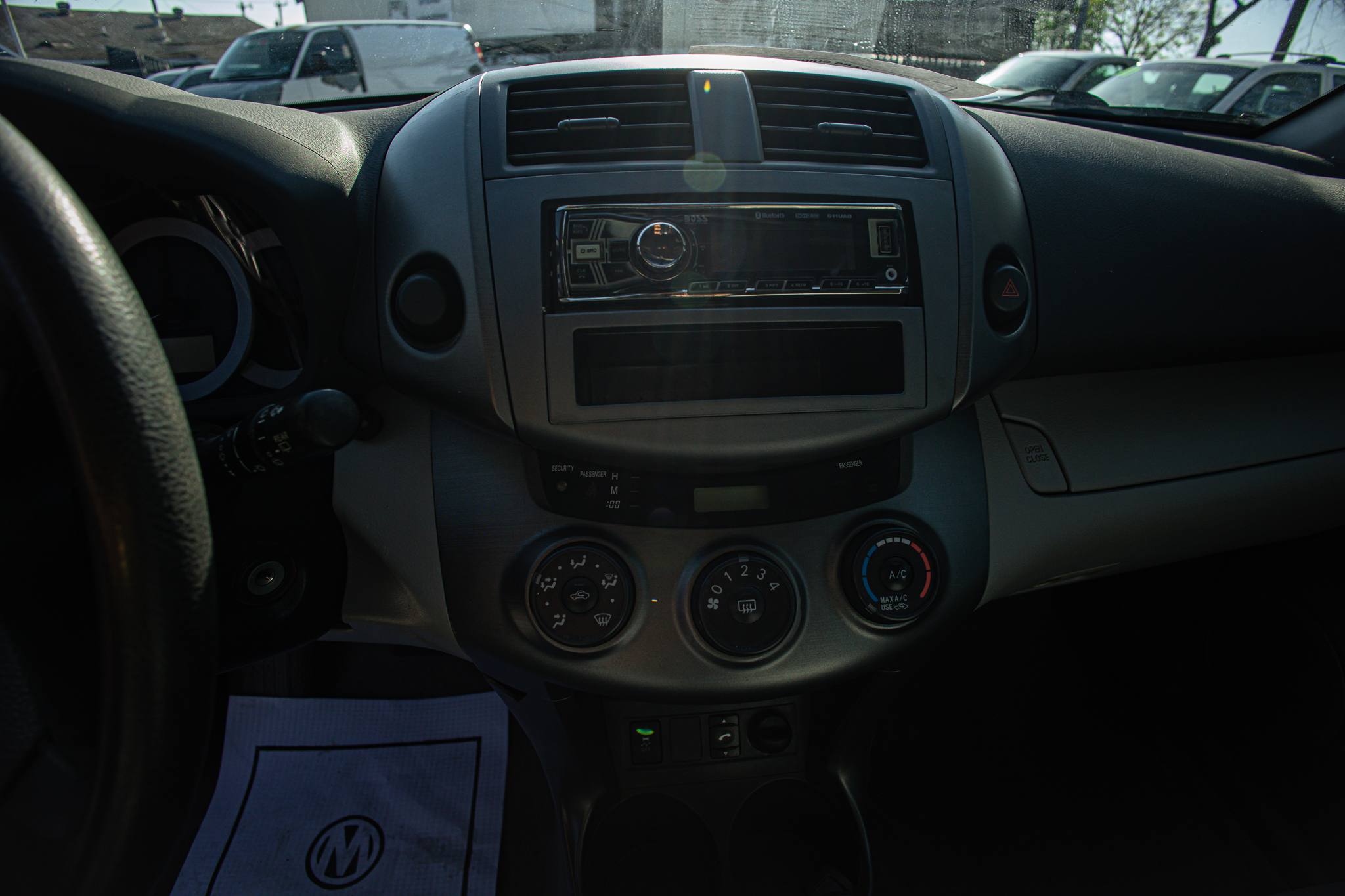 
								2011 Toyota RAV4 full									