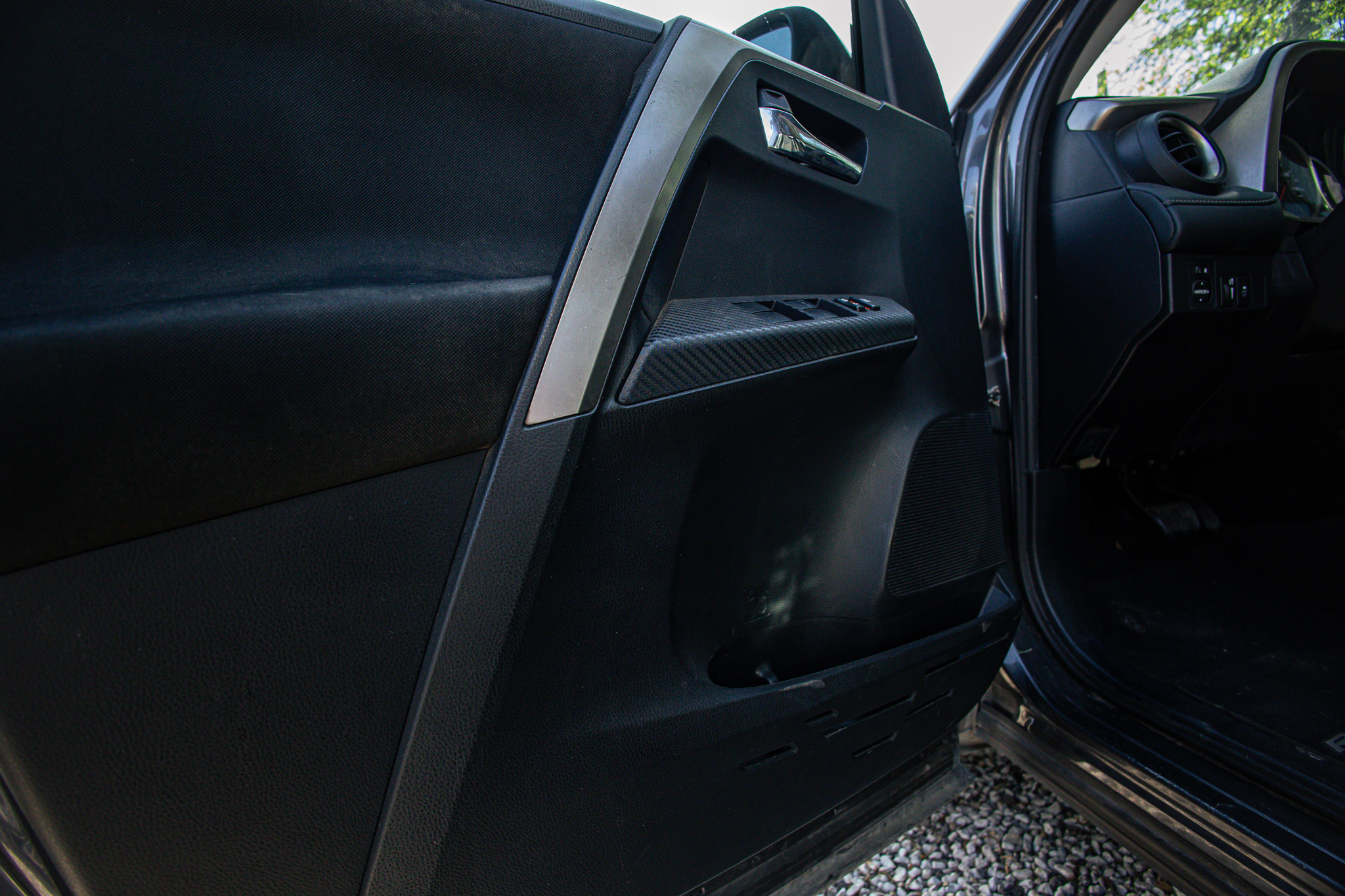 
								2015 Toyota RAV4 full									
