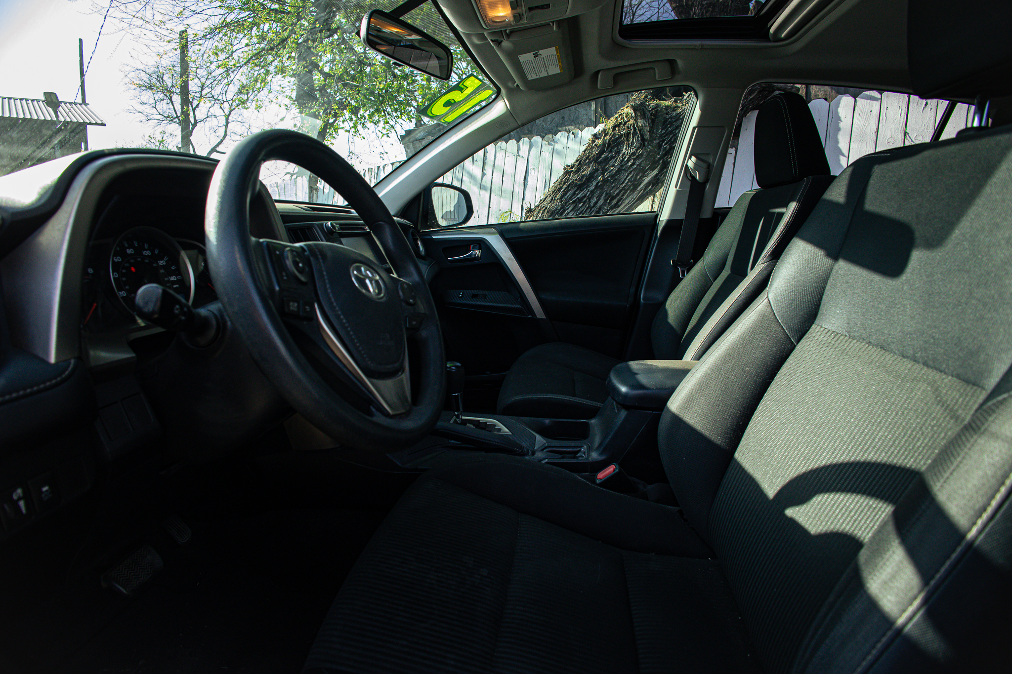 
								2015 Toyota RAV4 full									