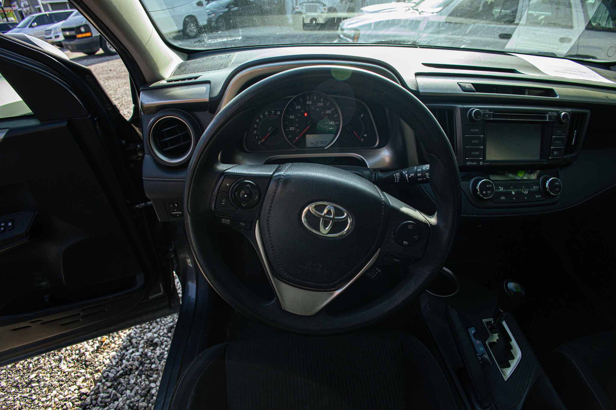 
								2015 Toyota RAV4 full									