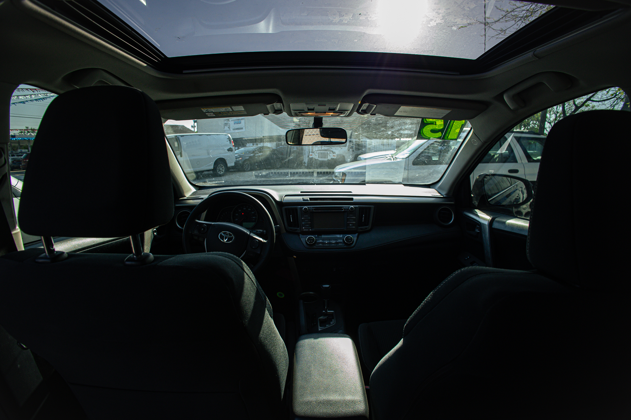 
								2015 Toyota RAV4 full									