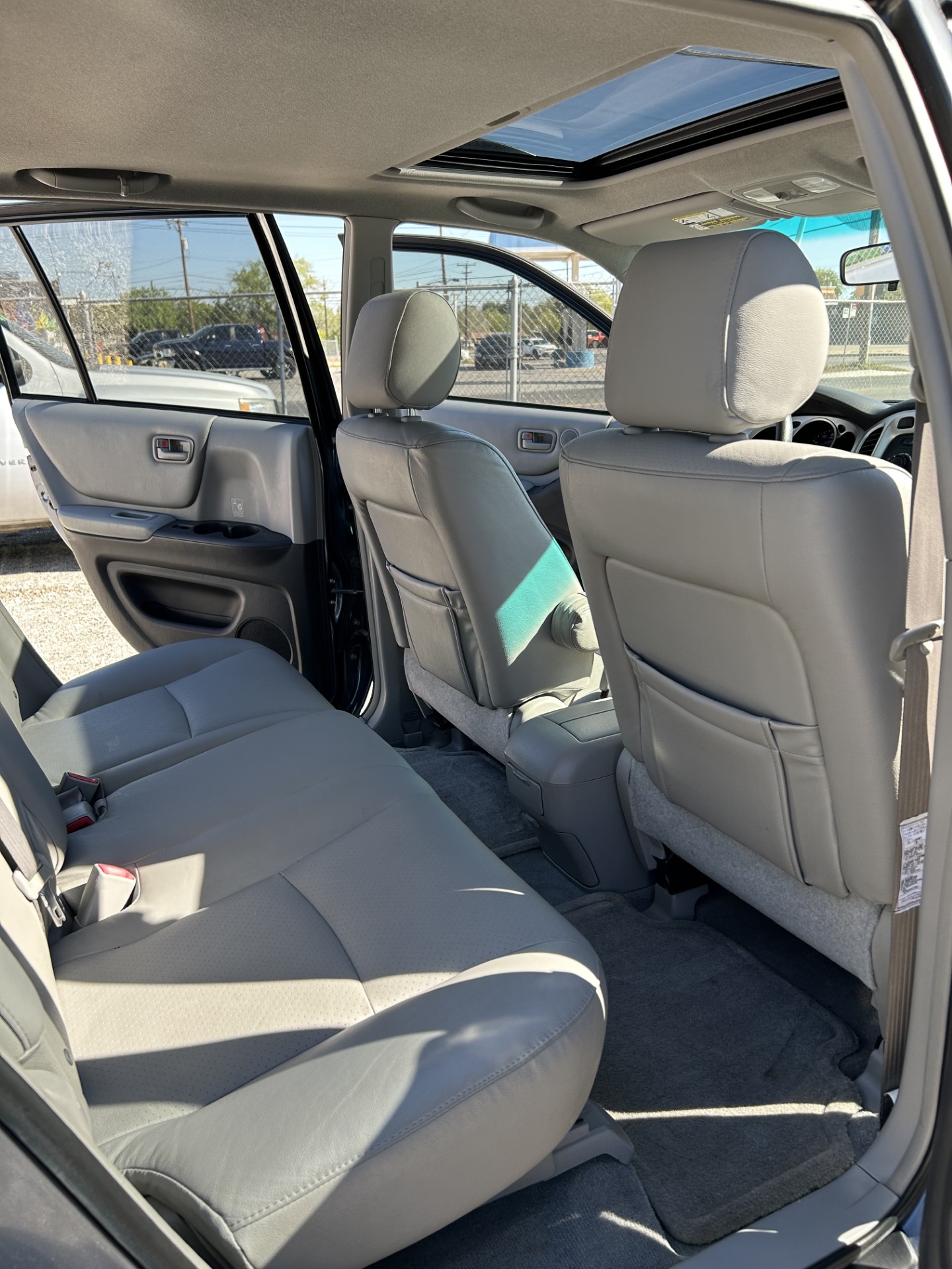 
								2005 Toyota Highlander full									