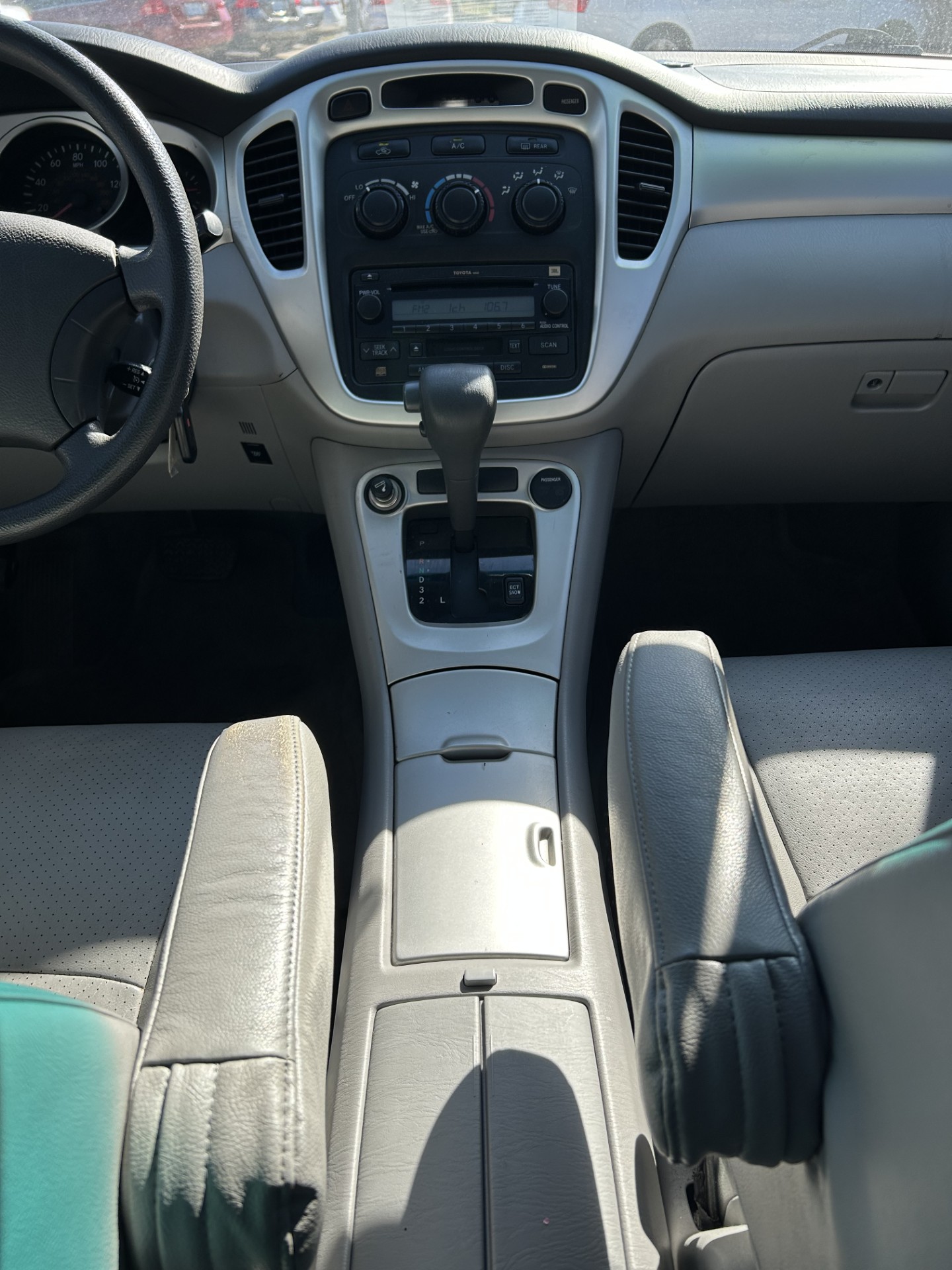 
								2005 Toyota Highlander full									