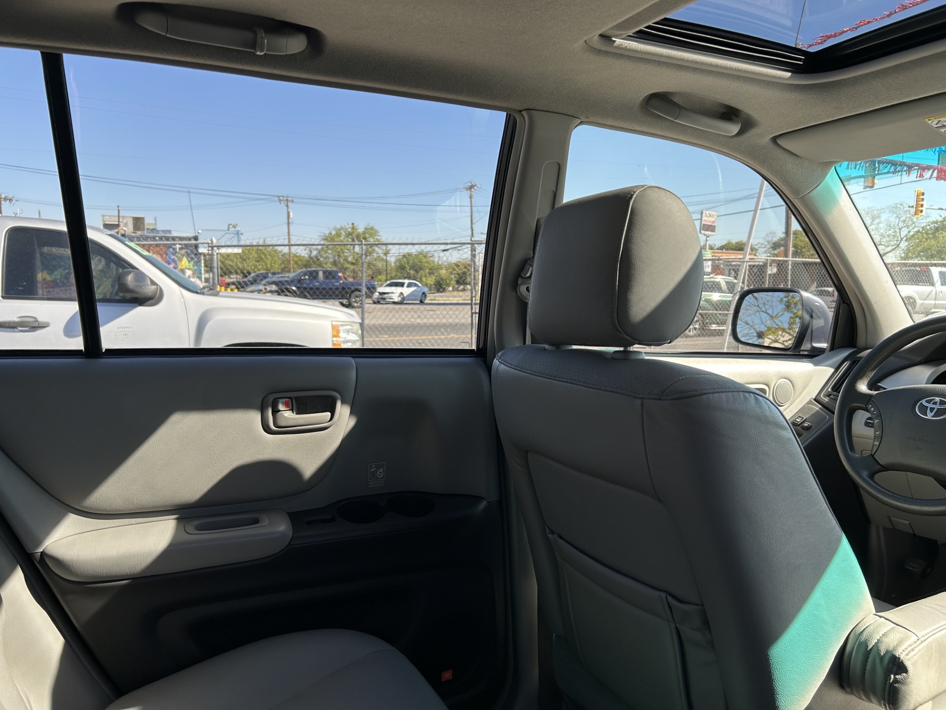 
								2005 Toyota Highlander full									