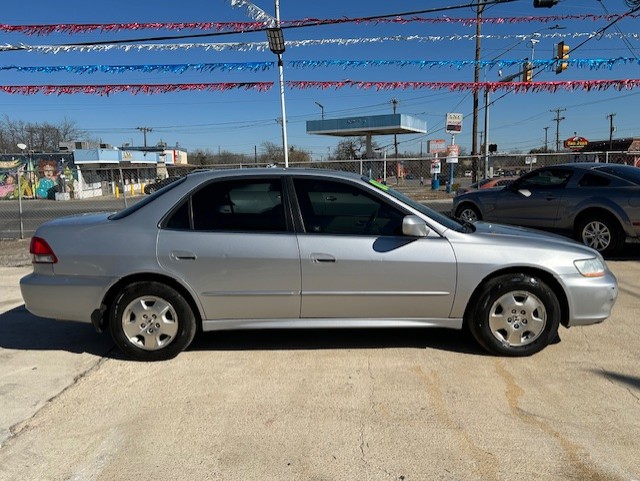 
								2002 Honda Accord full									