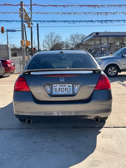 
								2006 Honda Accord full									