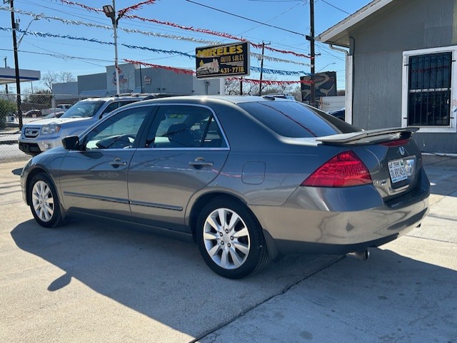 
								2006 Honda Accord full									
