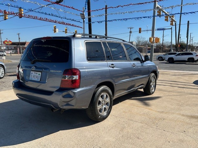 
								2005 Toyota Highlander full									