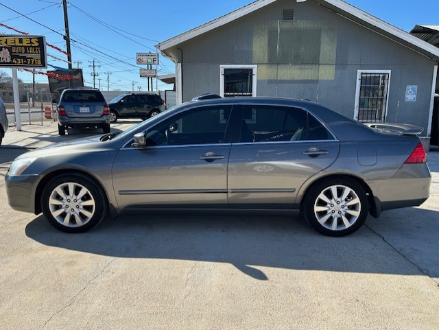 
								2006 Honda Accord full									