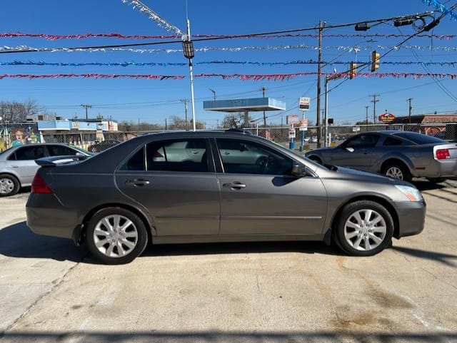 
								2006 Honda Accord full									