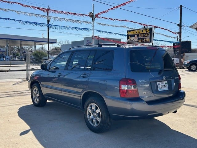 
								2005 Toyota Highlander full									