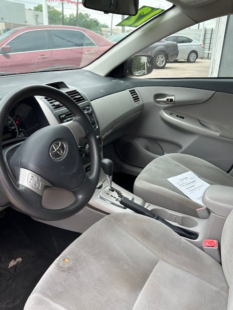 
								2012 Toyota Corolla LE full									