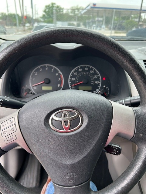 
								2012 Toyota Corolla LE full									