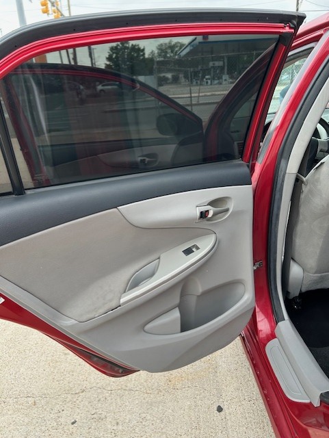 
								2012 Toyota Corolla LE full									