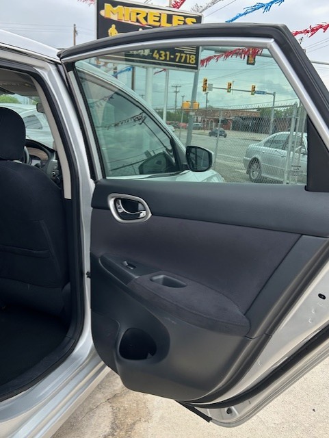 
								2013 NISSAN SENTRA full									