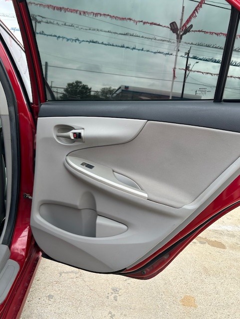 
								2012 Toyota Corolla LE full									