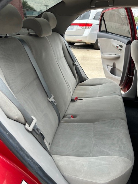 
								2012 Toyota Corolla LE full									