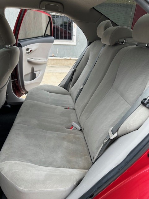 
								2012 Toyota Corolla LE full									