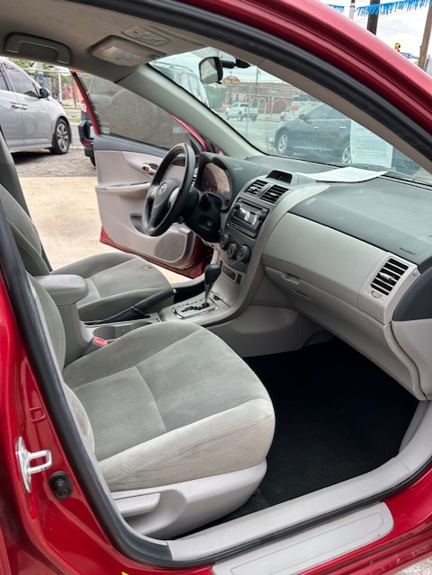 
								2012 Toyota Corolla LE full									