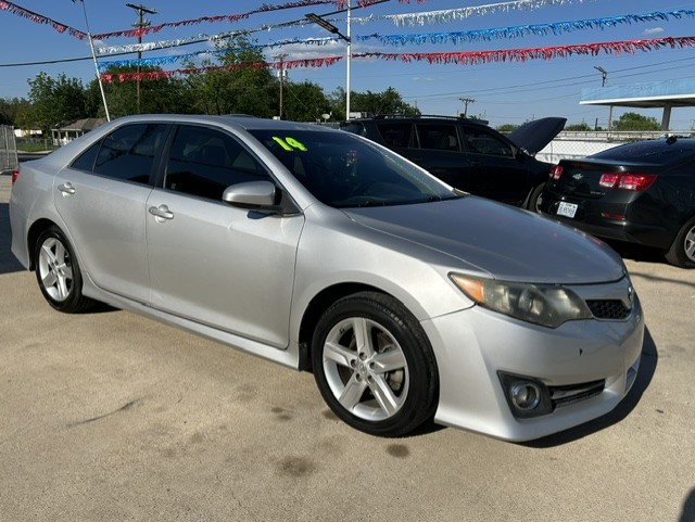 
								2014 TOYOTA CAMRY full									