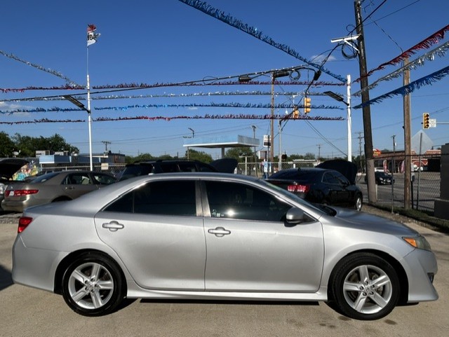 
								2014 TOYOTA CAMRY full									