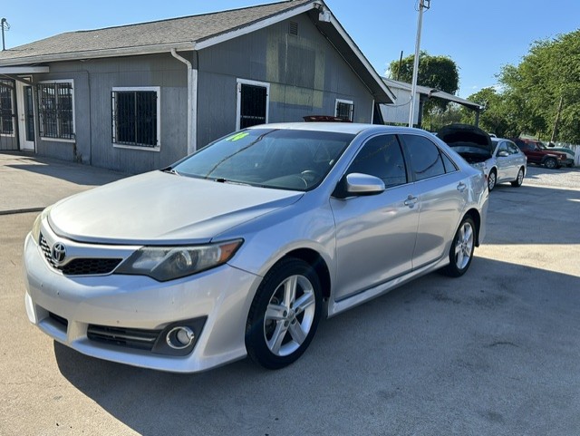 
								2014 TOYOTA CAMRY full									