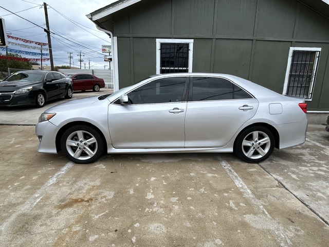 
								2014 TOYOTA CAMRY full									