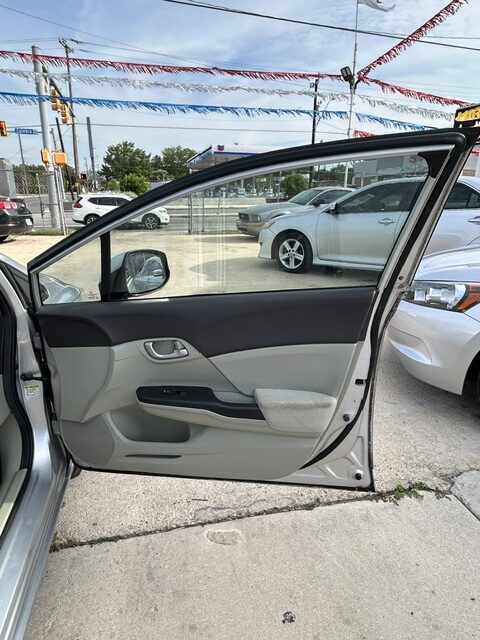 
								2012 Honda Civic full									