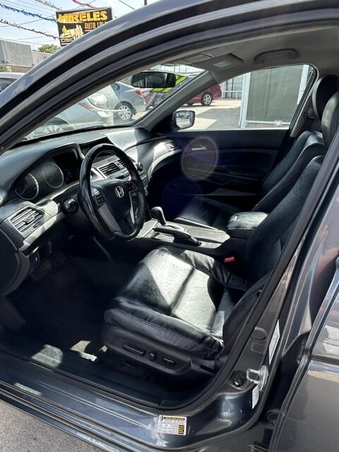 
								2012 Honda Accord full									