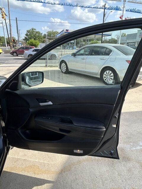 
								2012 Honda Accord full									