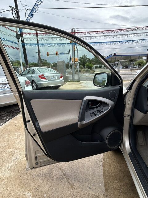 
								2007 Toyota Rav4 full									