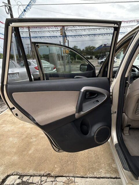 
								2007 Toyota Rav4 full									