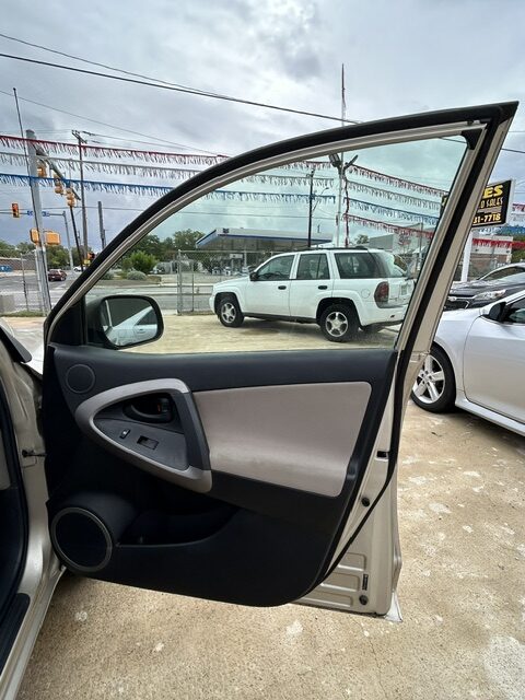 
								2007 Toyota Rav4 full									